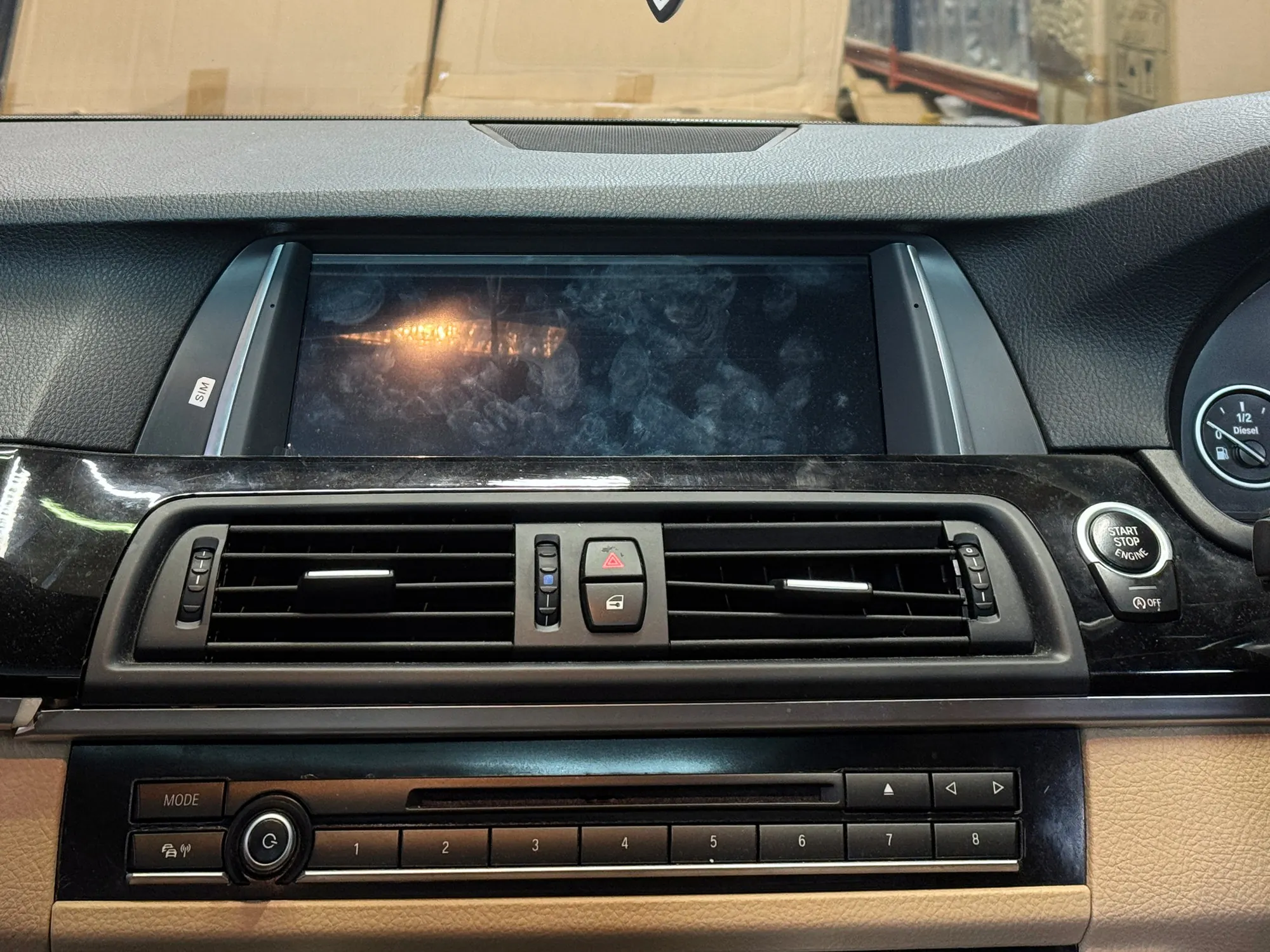 Apple CarPlay — BMW 520d — before, factory system