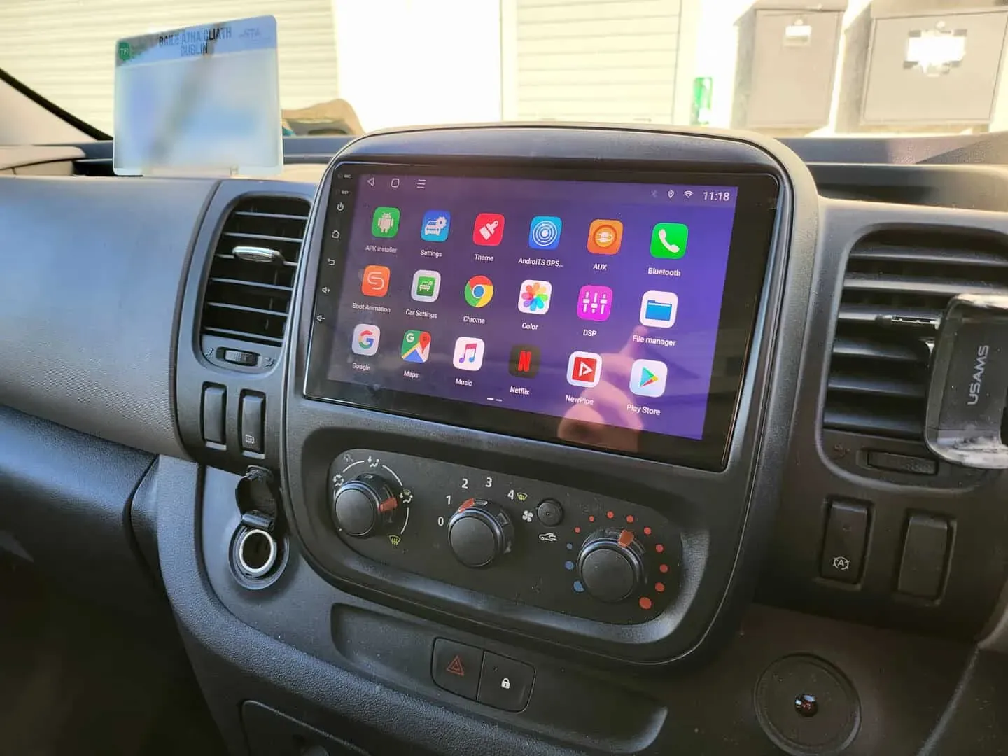 Apple CarPlay & Android Auto — Renault Trafic