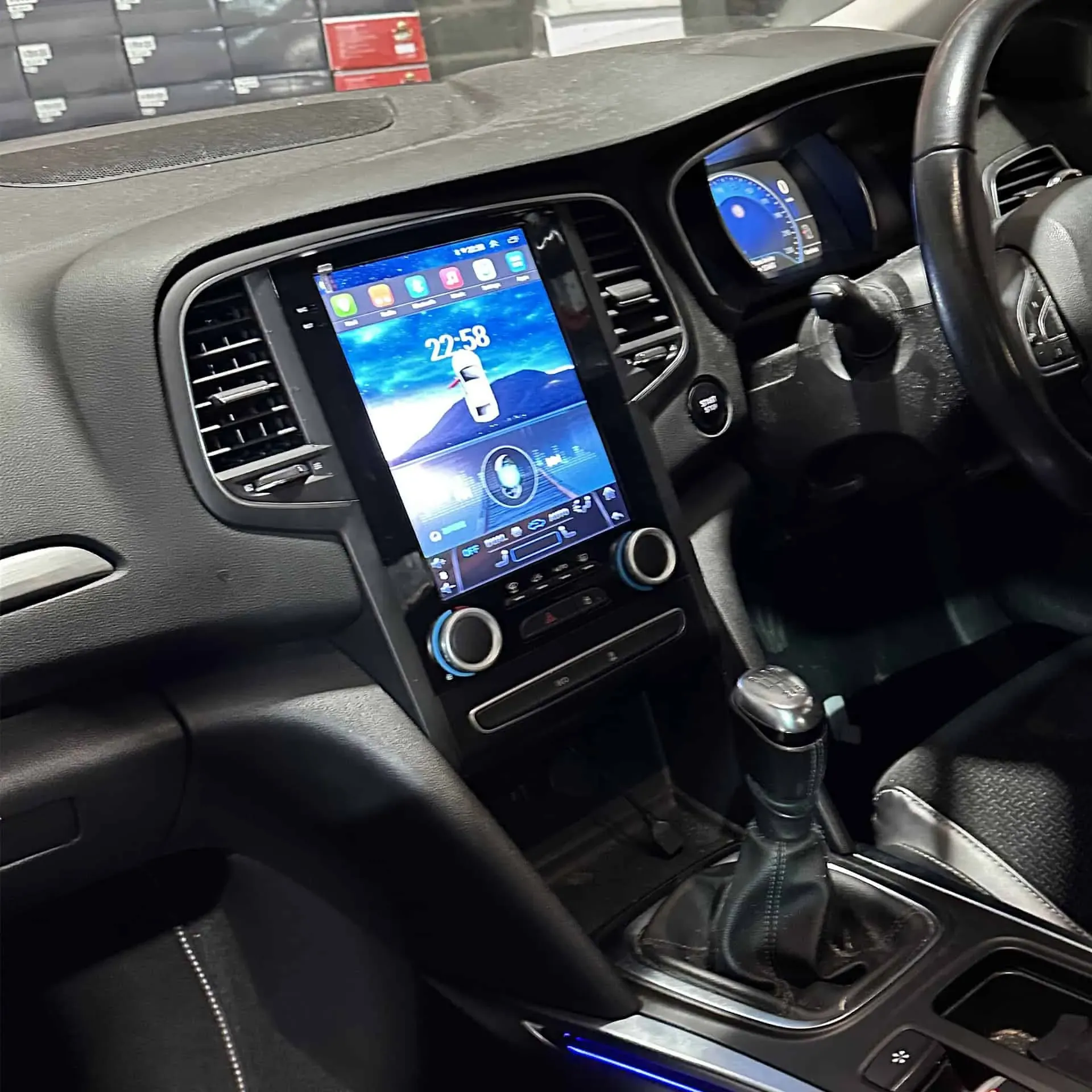 Apple CarPlay & Android Auto — Renault Megan 4