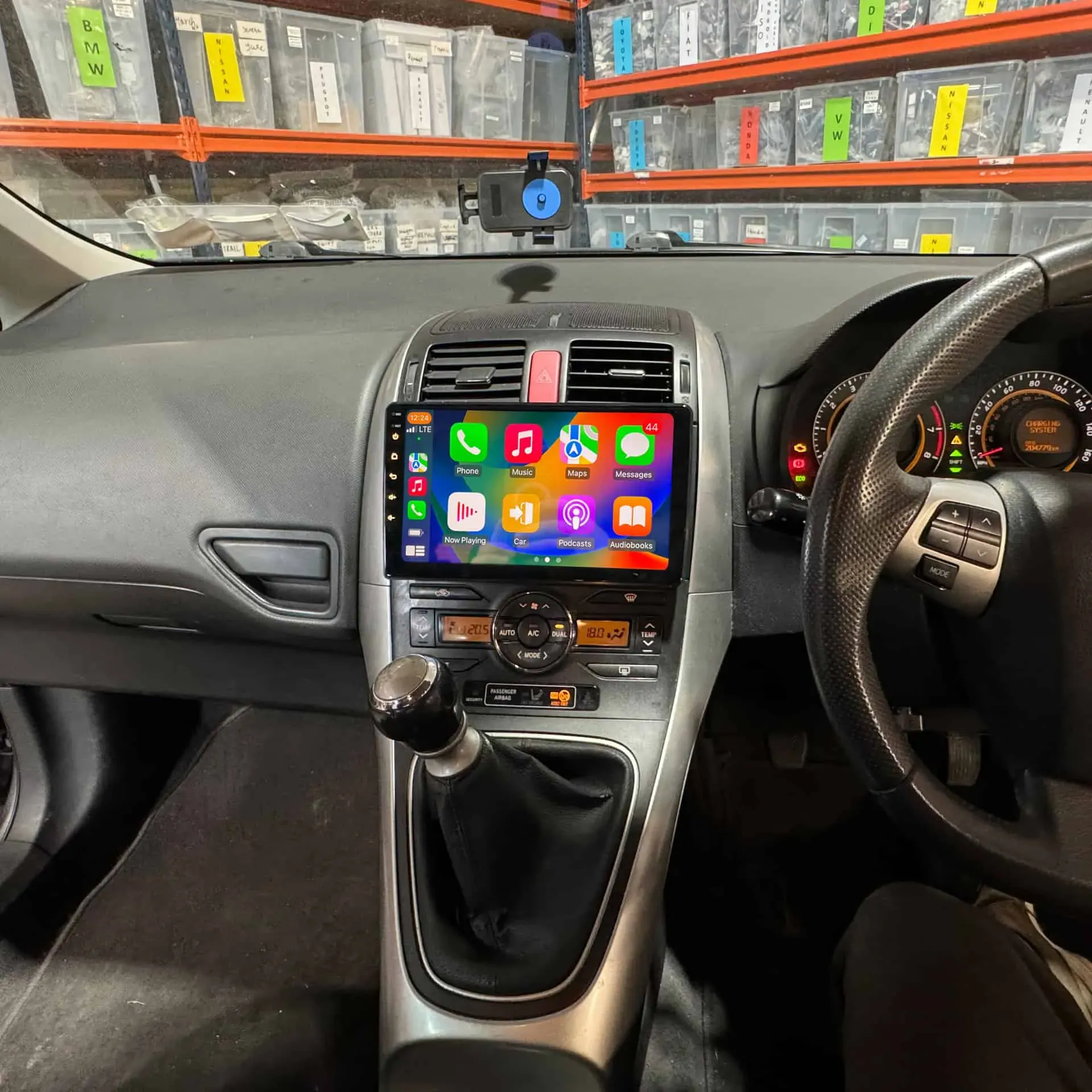 Toyota Auris — Apple CarPlay & Android Auto