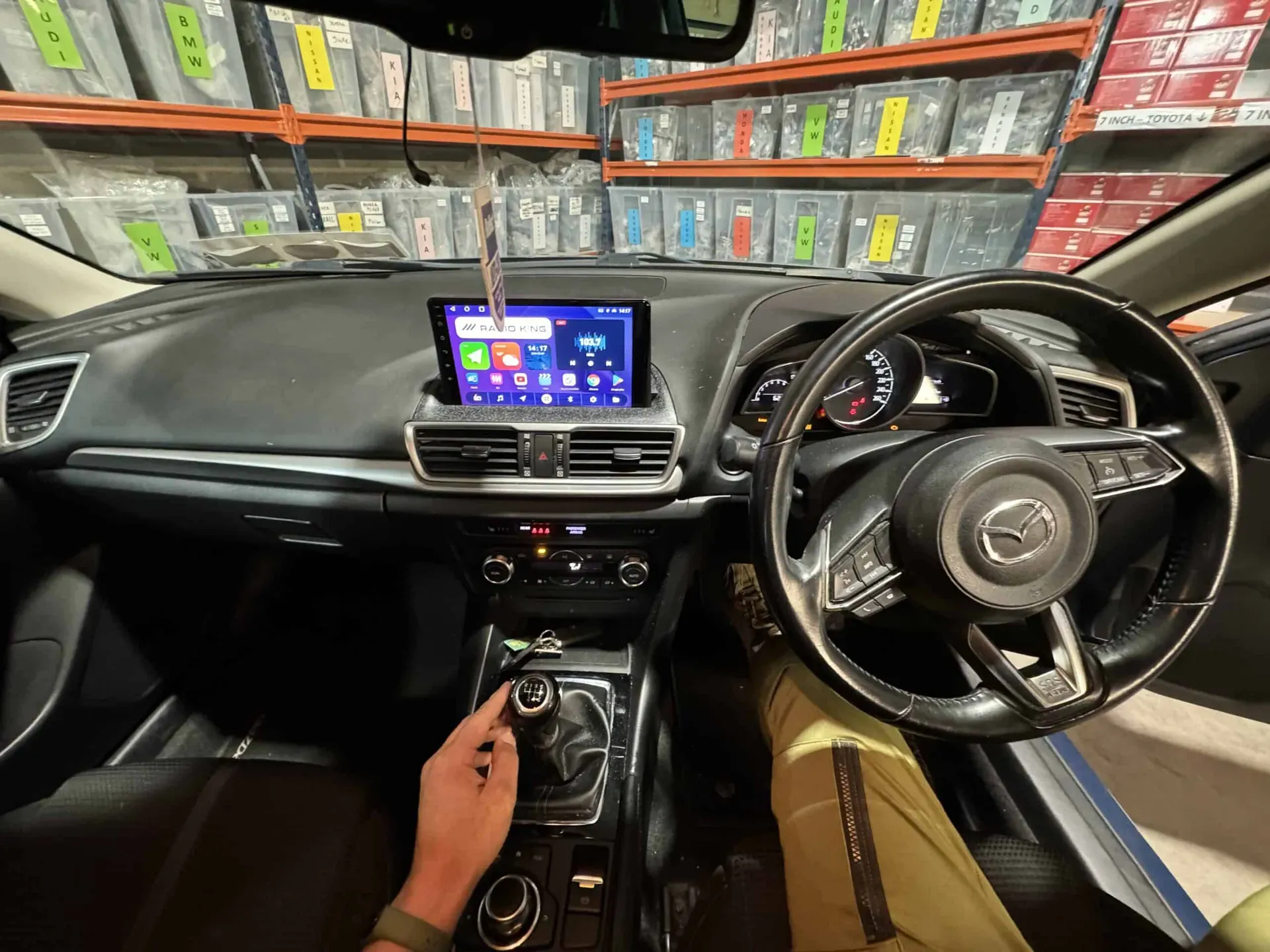 Apple CarPlay & Android Auto — Mazda 3