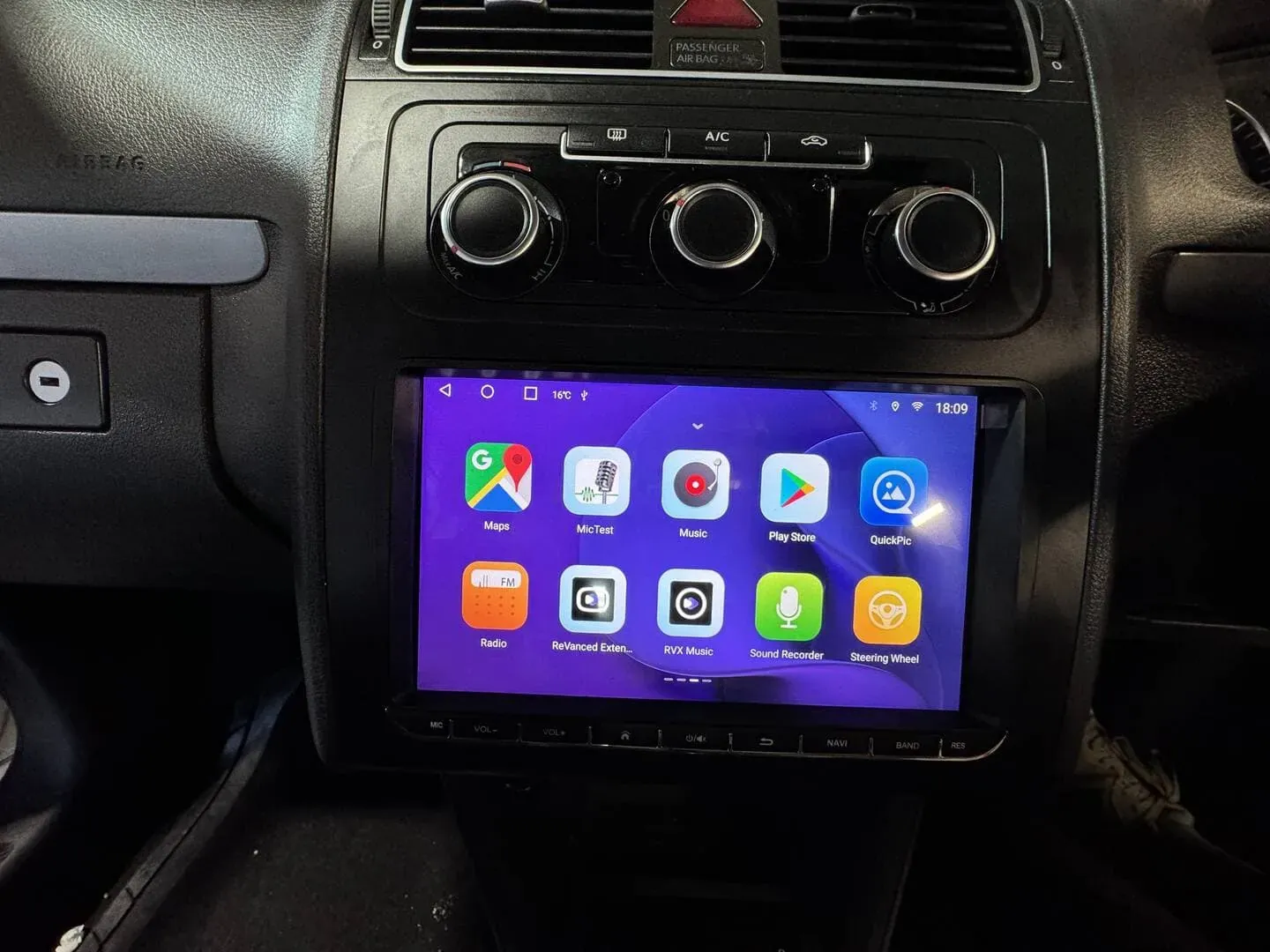 Volkswagen Touran Apple CarPlay & Android Auto Radio