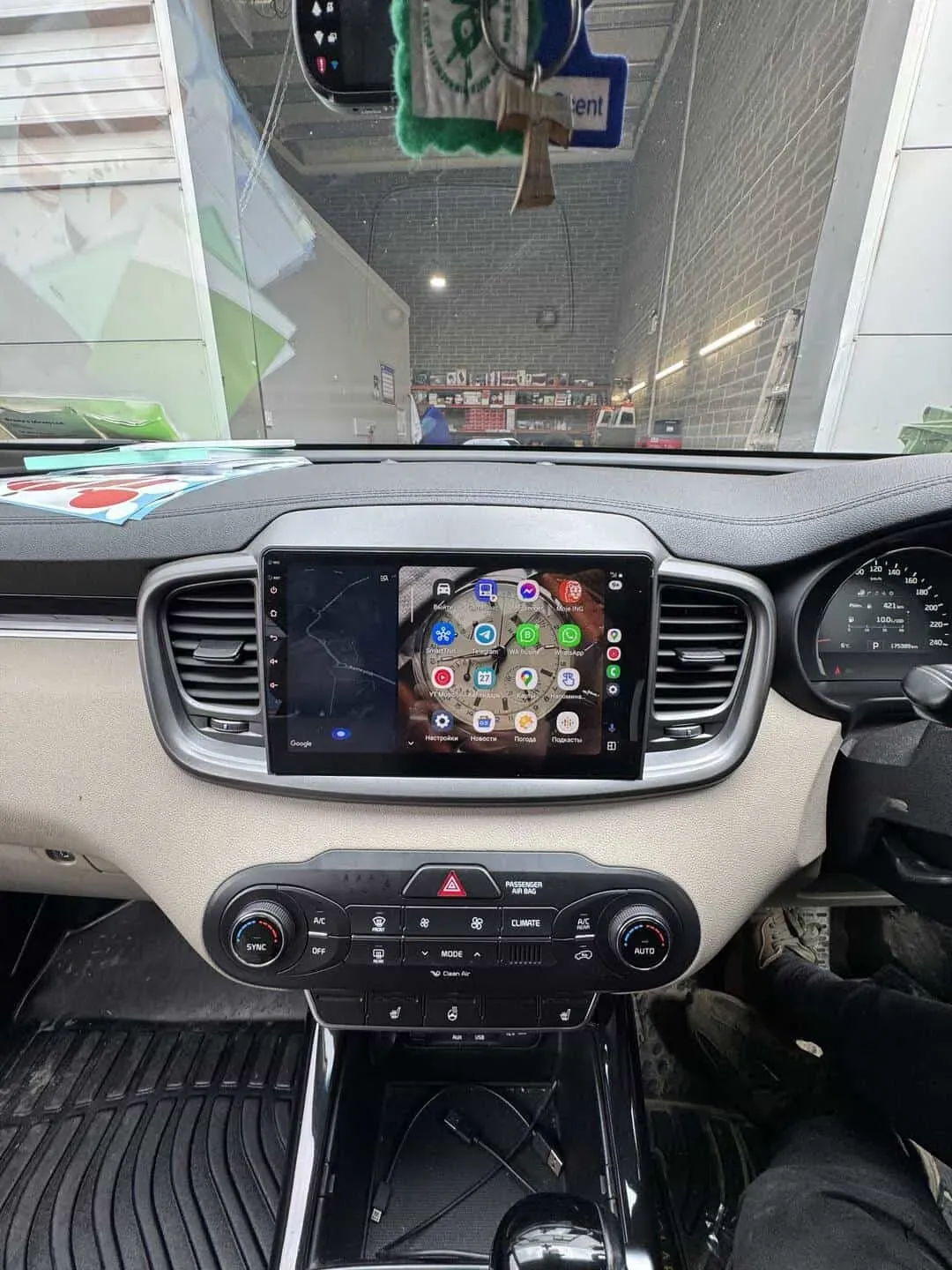 Apple CarPlay & Android Auto — Kia Sorento