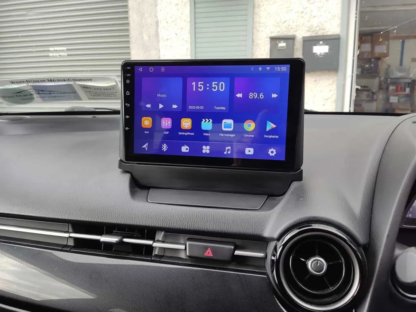 Apple CarPlay & Android Auto — Mazda 2 Demio