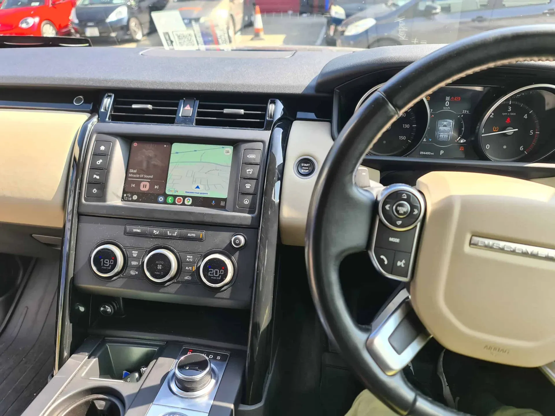 Apple CarPlay & Android Auto — Land Rover Discovery