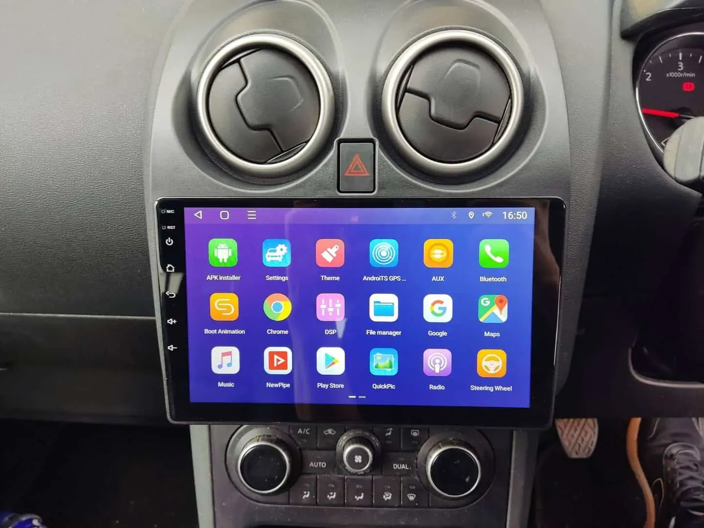 Nissan Qashqai — Apple CarPlay & Android Auto