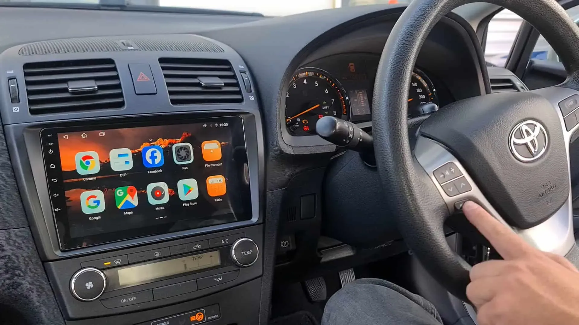 Wireless Apple CarPlay Retrofit — Toyota Avensis