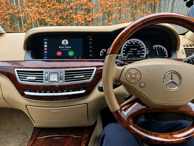Hands-free incoming call shown on a factory car screen through Android Auto