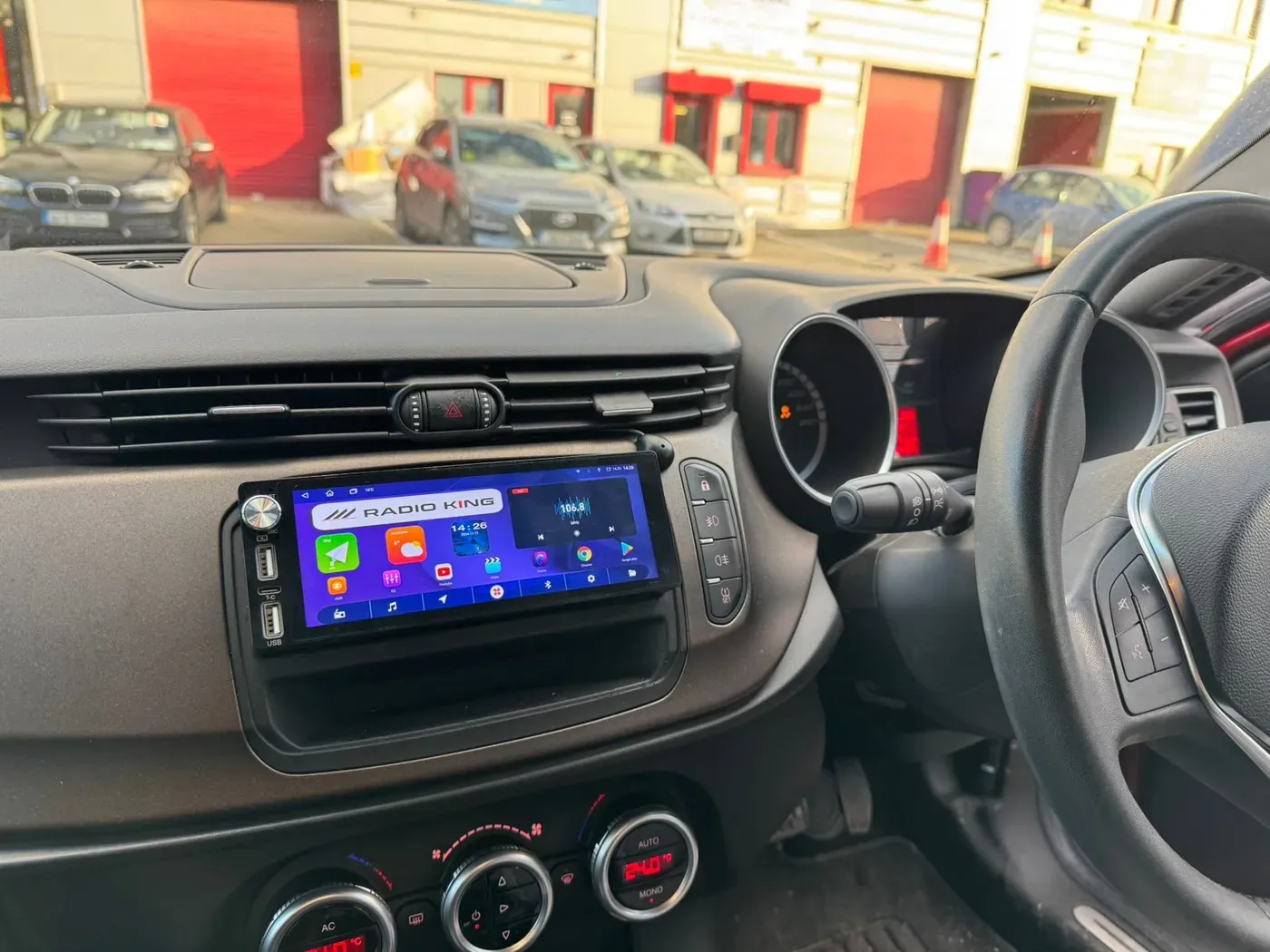 Apple CarPlay & Android Auto — Alfa Romeo Giulietta (2015) — photo 2