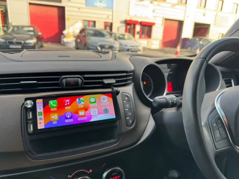 Apple CarPlay & Android Auto — Alfa Romeo Giulietta (2015)