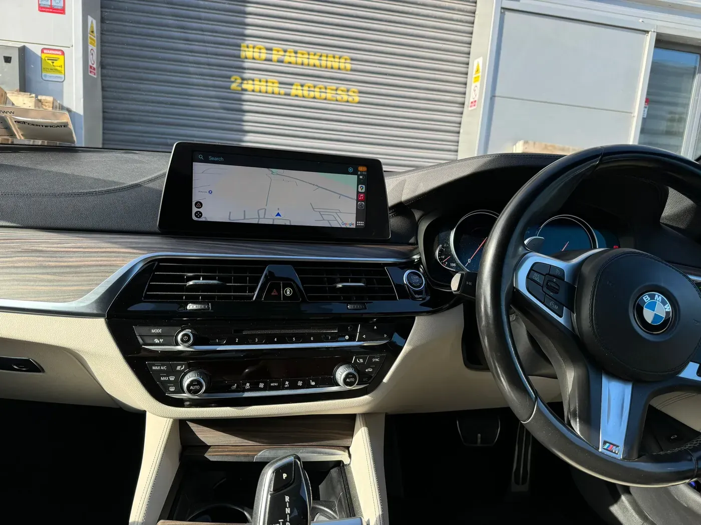 Apple CarPlay & Android Auto — BMW 5 Series - 530e (2018) — photo 2
