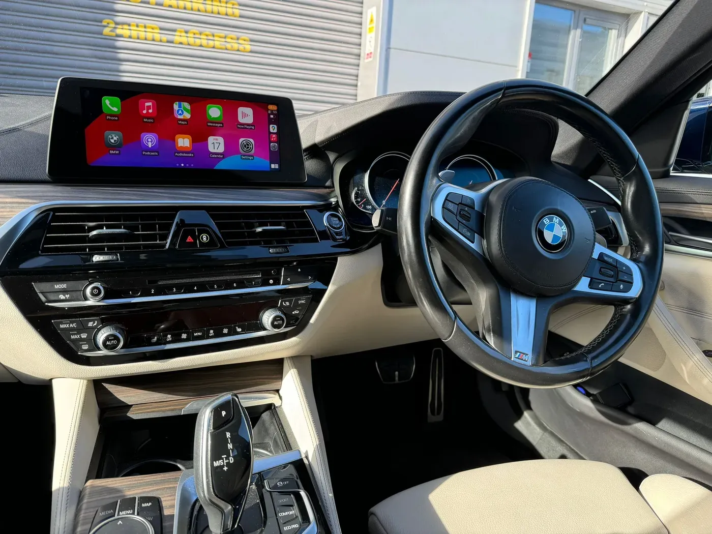 Apple CarPlay & Android Auto — BMW 5 Series - 530e (2018) — photo 3