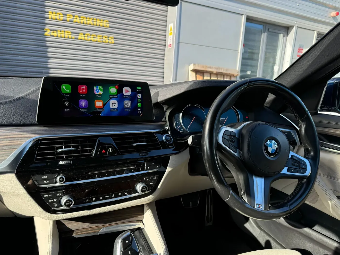 Apple CarPlay & Android Auto — BMW 5 Series - 530e (2018) — photo 5
