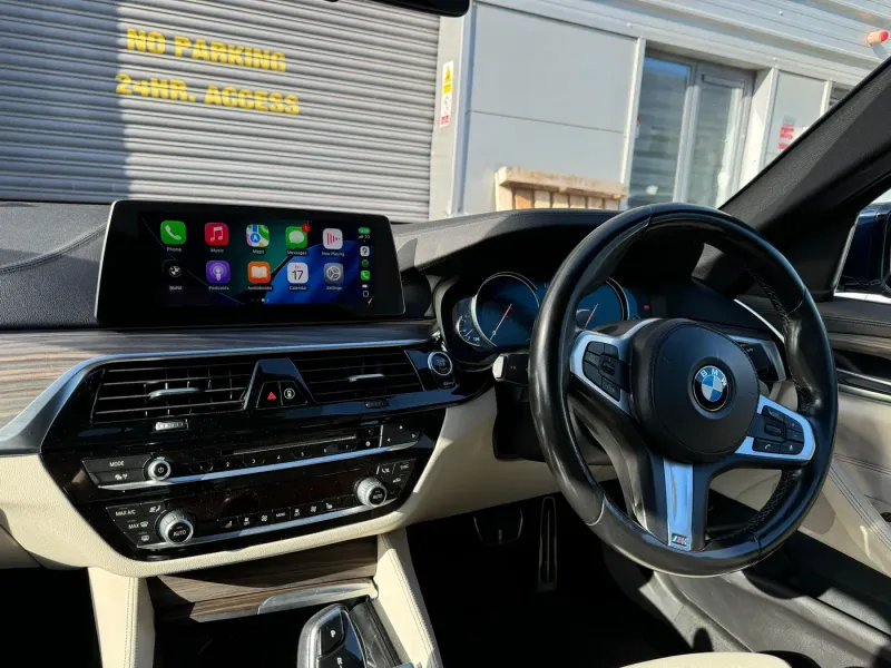 Apple CarPlay & Android Auto — BMW 5 Series - 530e (2018) — photo 5