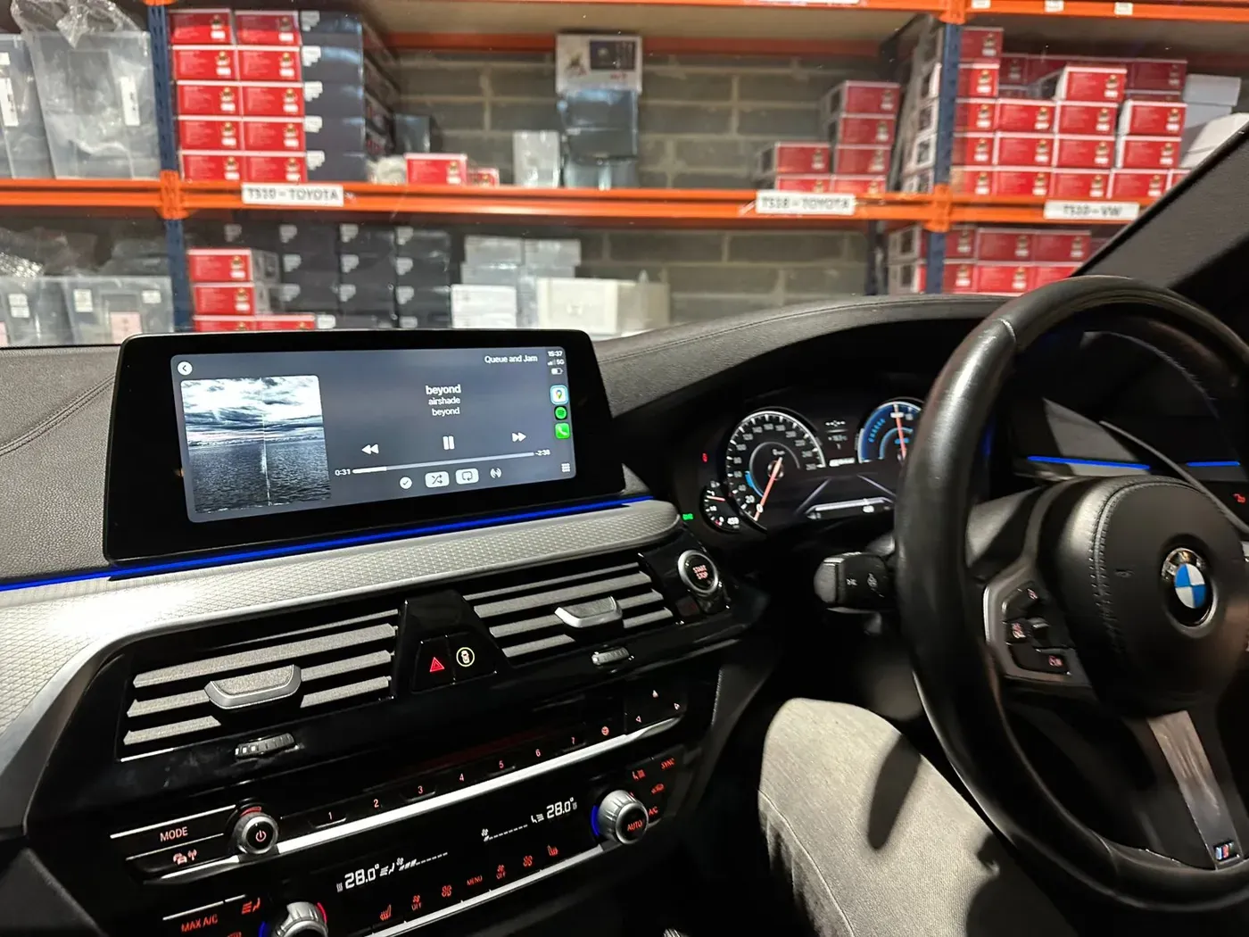 Apple CarPlay & Android Auto — BMW 5 Series - 530e (2018) — photo 6