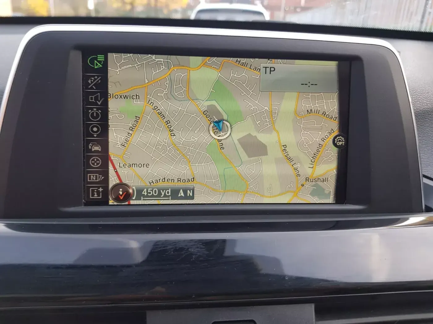 Apple CarPlay & Android Auto — BMW X1 Series (2016) — before, factory system