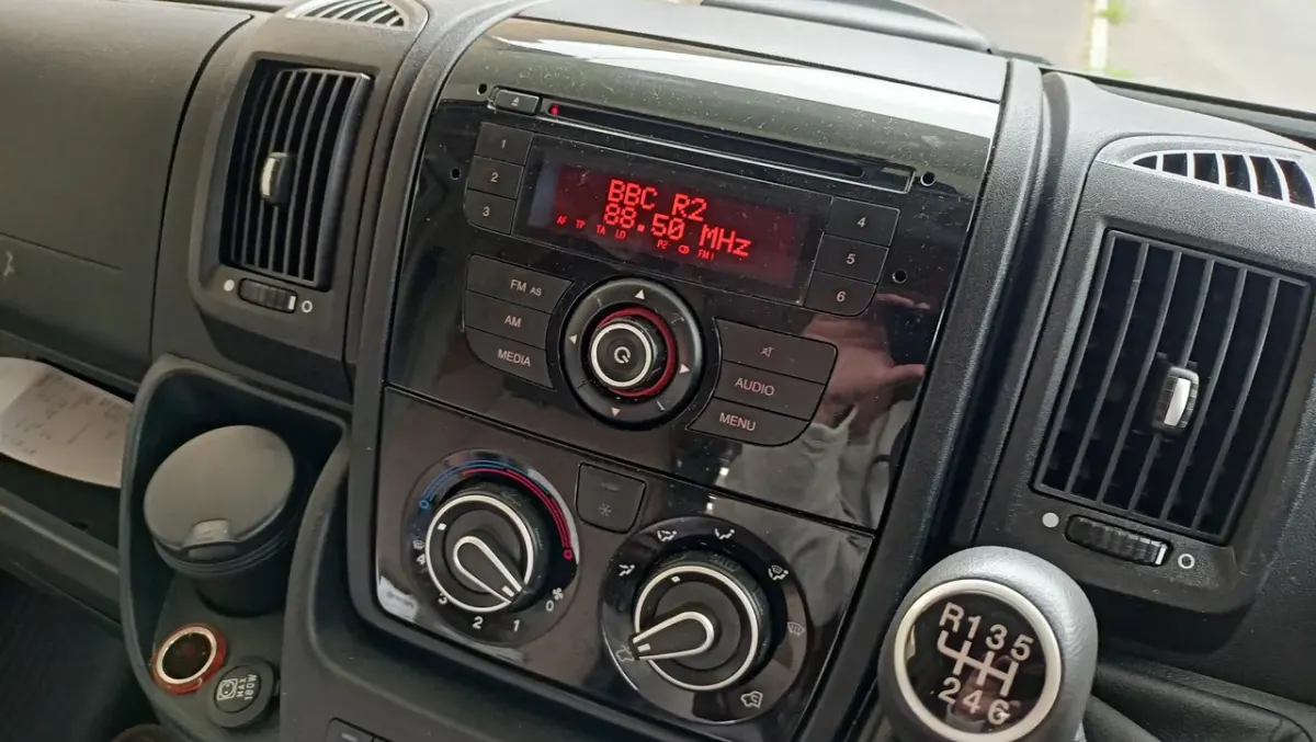 Apple CarPlay & Android Auto — Fiat Citroen Peugeot Ducato Boxter — before, factory system