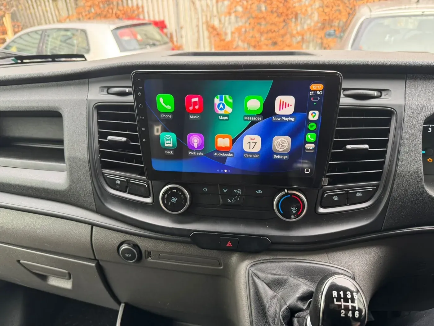 Apple CarPlay & Android Auto — Ford Transit Custom — photo 1