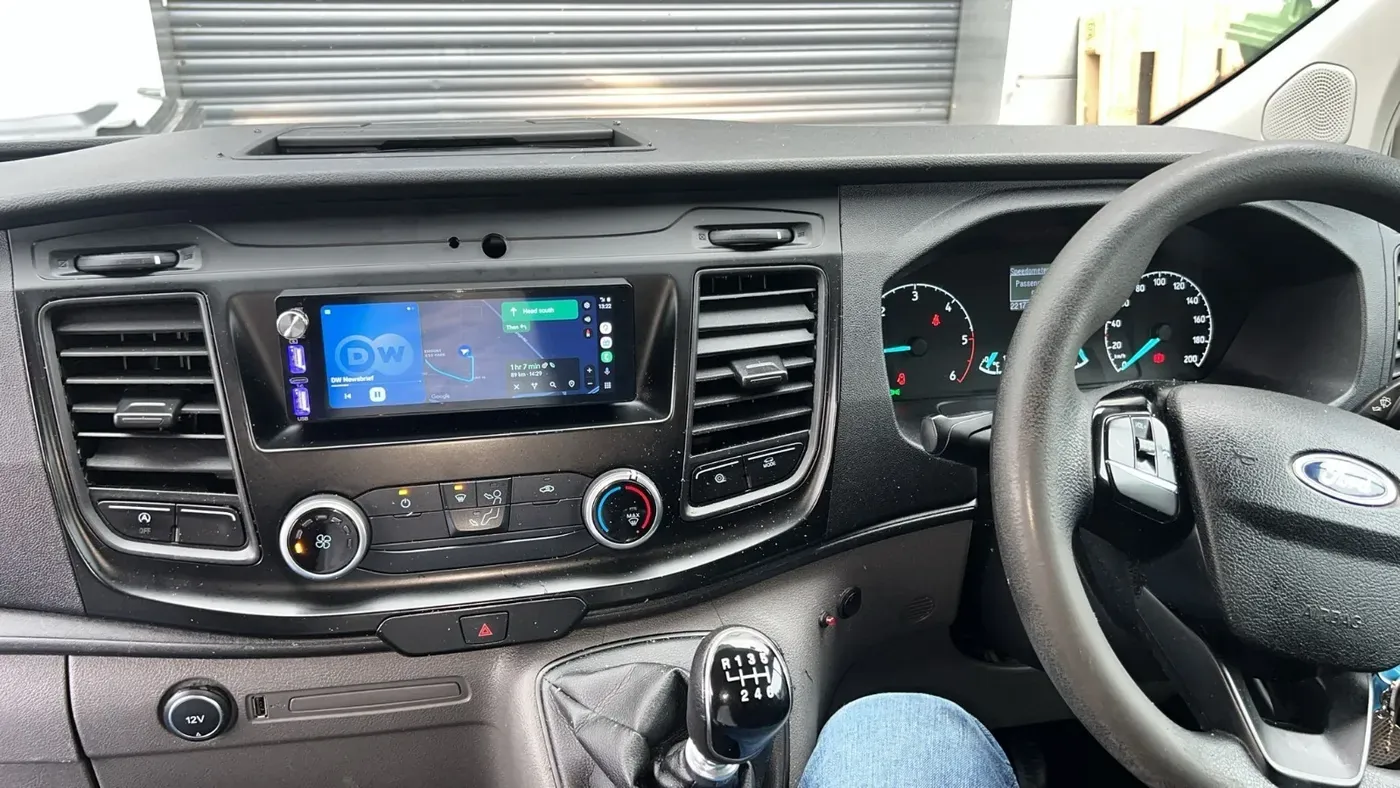 Apple CarPlay & Android Auto — Ford Transit Custom — photo 3