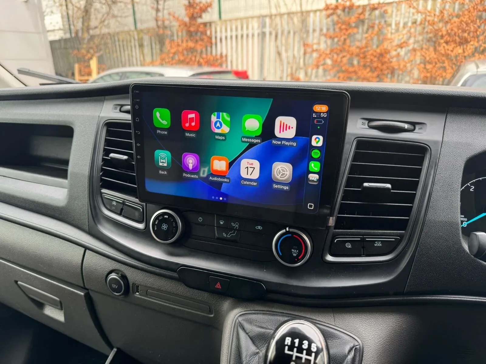 Apple CarPlay & Android Auto — Ford Transit Custom