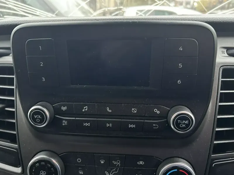 Apple CarPlay & Android Auto — Ford Transit Custom — before, factory system