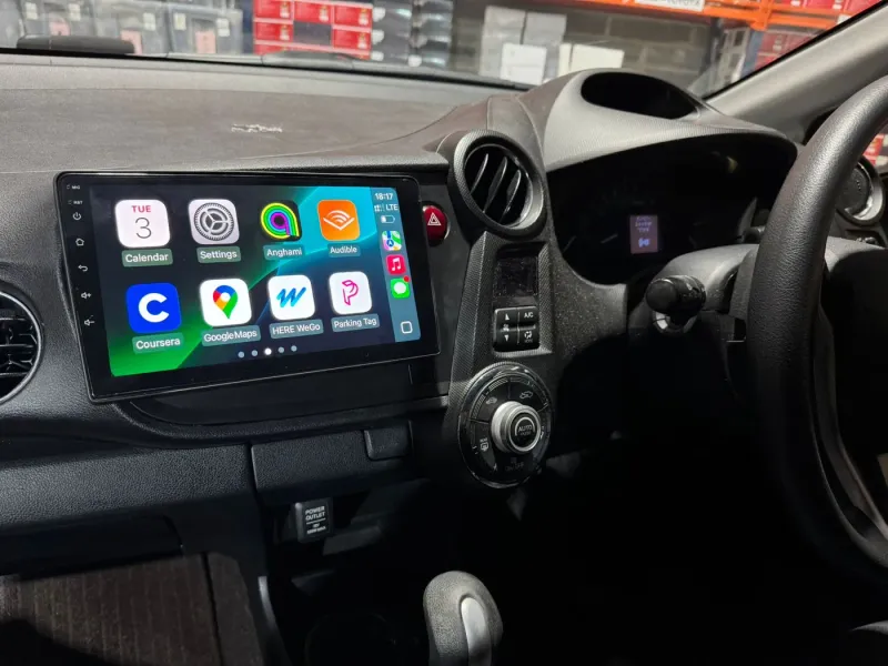 Apple CarPlay & Android Auto — Honda Insight — photo 1