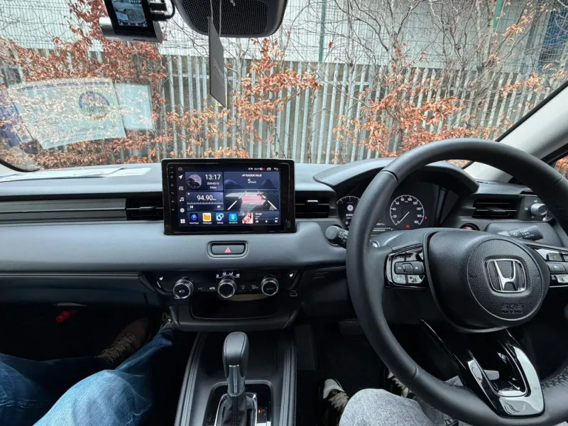 Apple CarPlay & Android Auto — Honda Vezel — photo 1