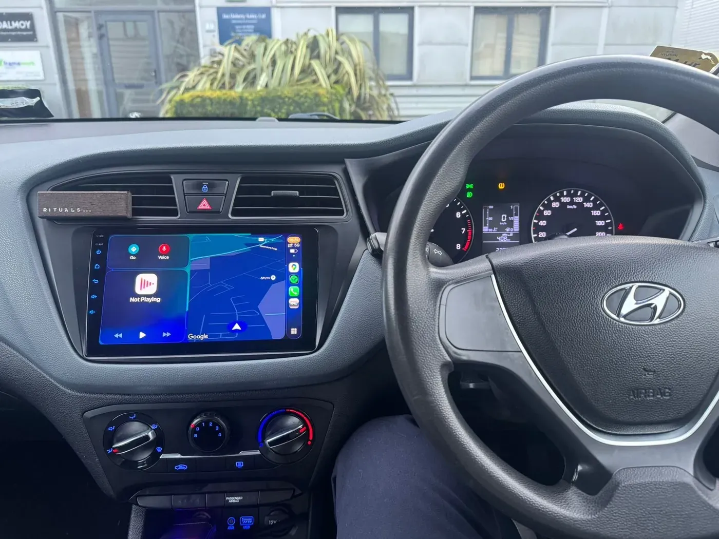 Apple CarPlay & Android Auto — Hyundai I20 — photo 2