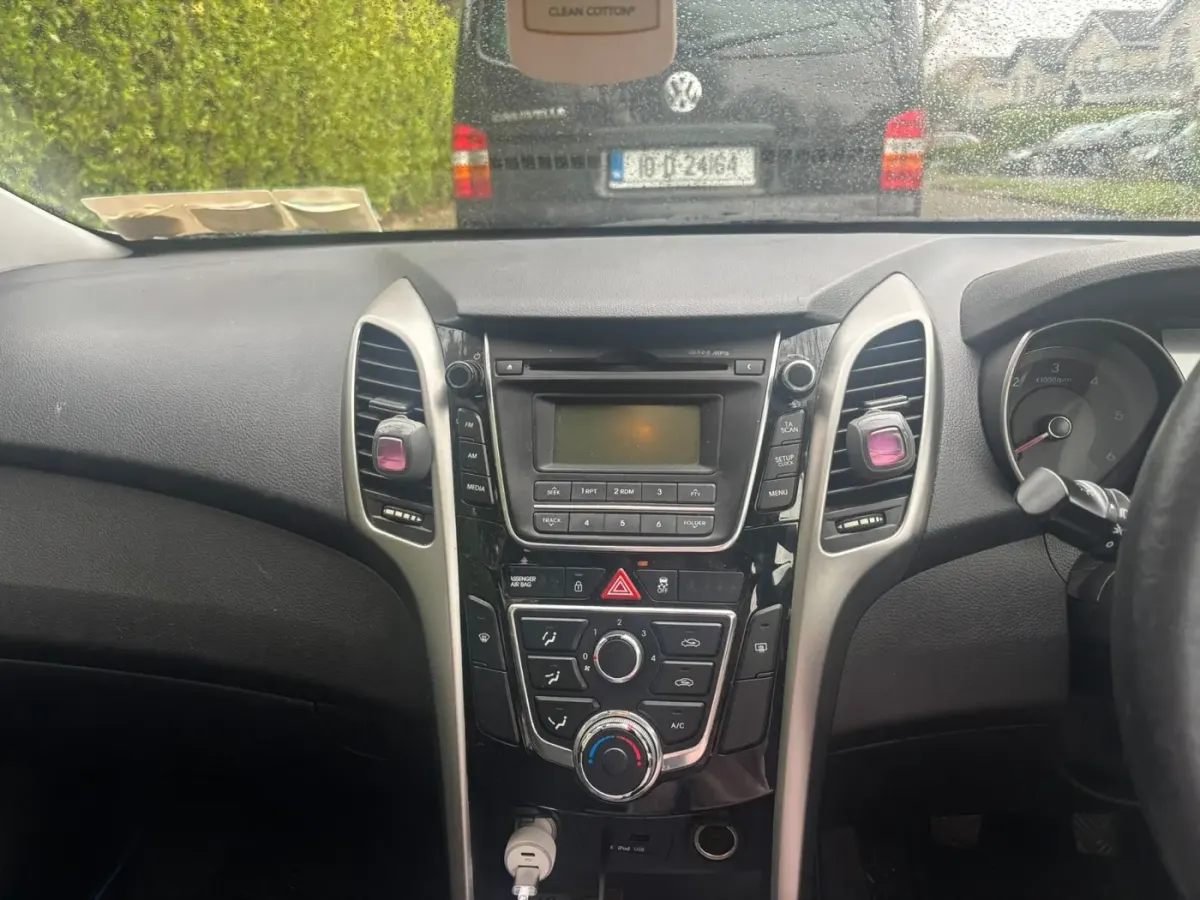 Apple CarPlay & Android Auto — Hyundai I40 — before, factory system