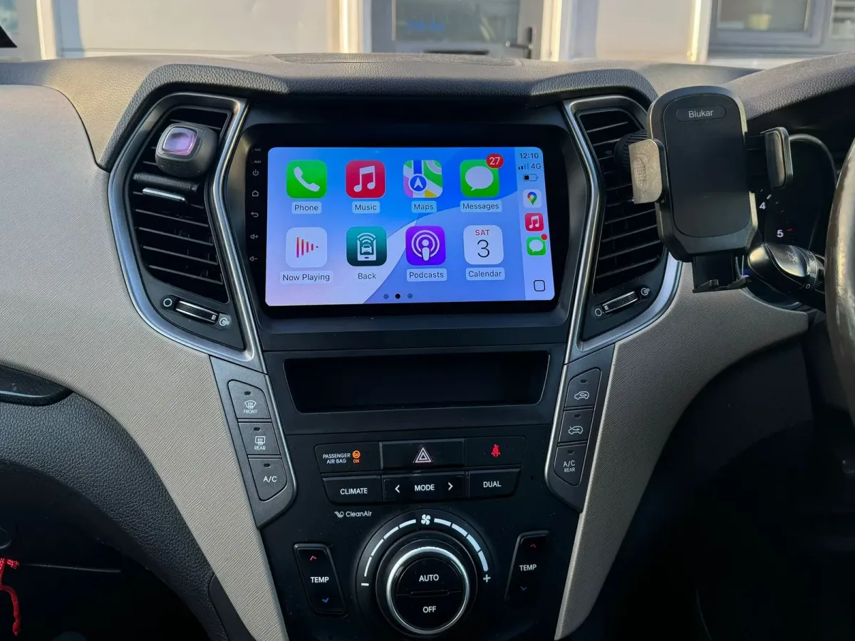 Apple CarPlay & Android Auto — Hyundai Santa Fe