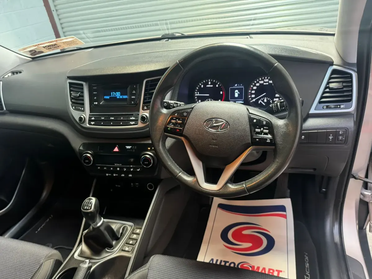 Apple CarPlay & Android Auto — Hyundai Tucson — before, factory system