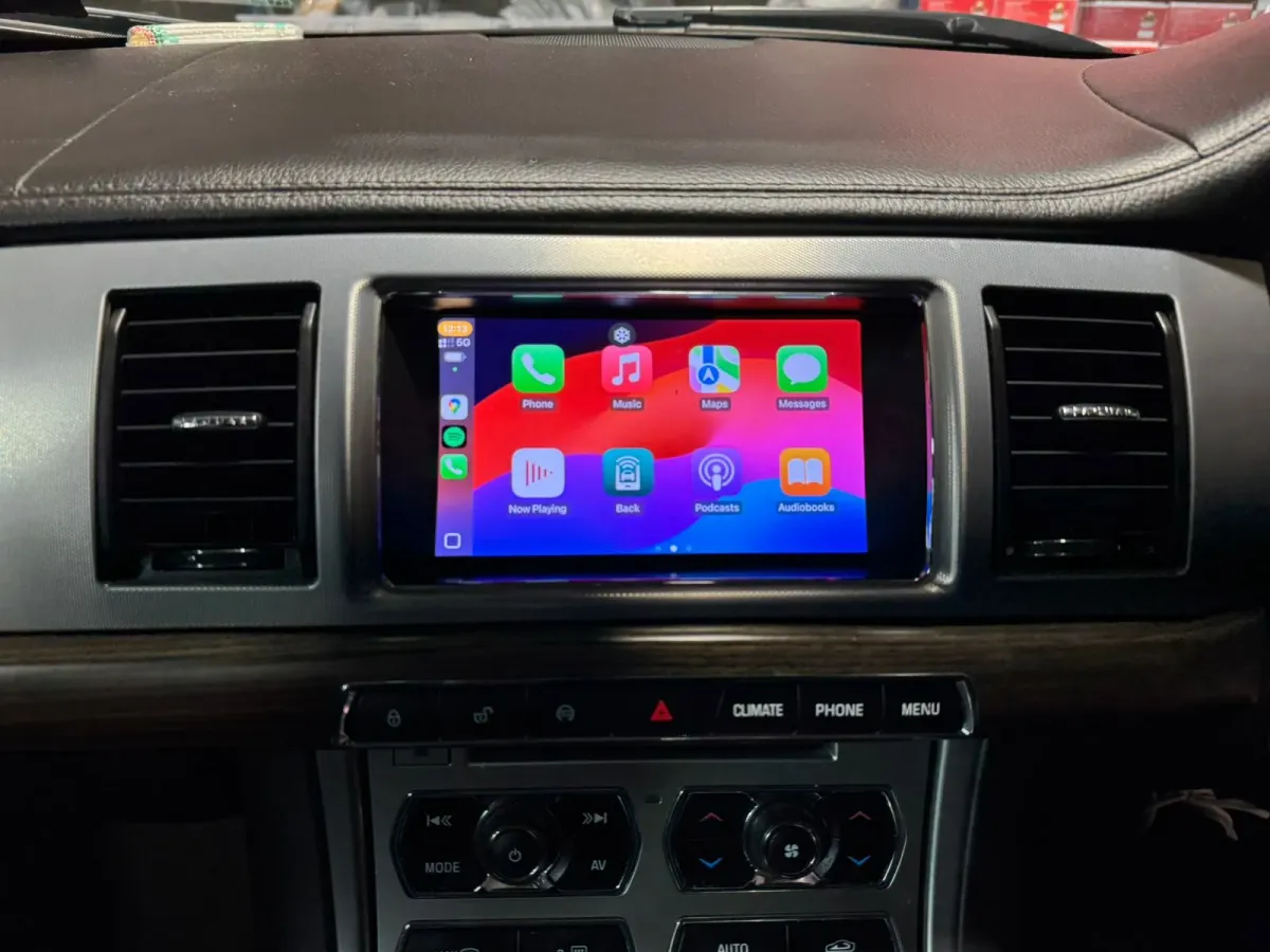 Apple CarPlay & Android Auto — Jaguar XF (2014)