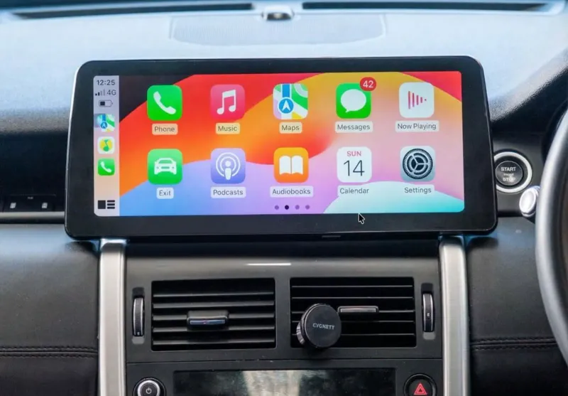 Apple CarPlay & Android Auto — Land Rover Discovery Sport (2017)