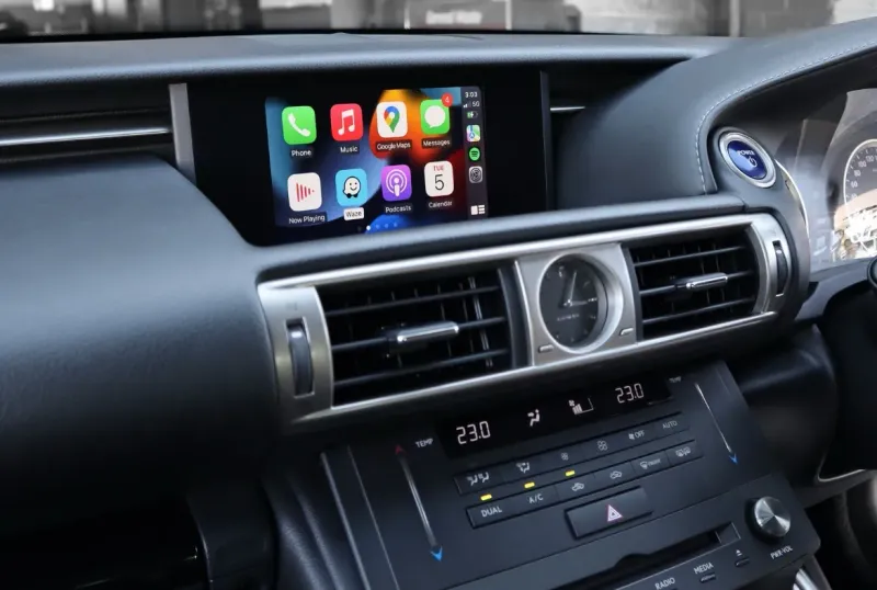 Apple CarPlay & Android Auto — Lexus IS300h (2014) — photo 2