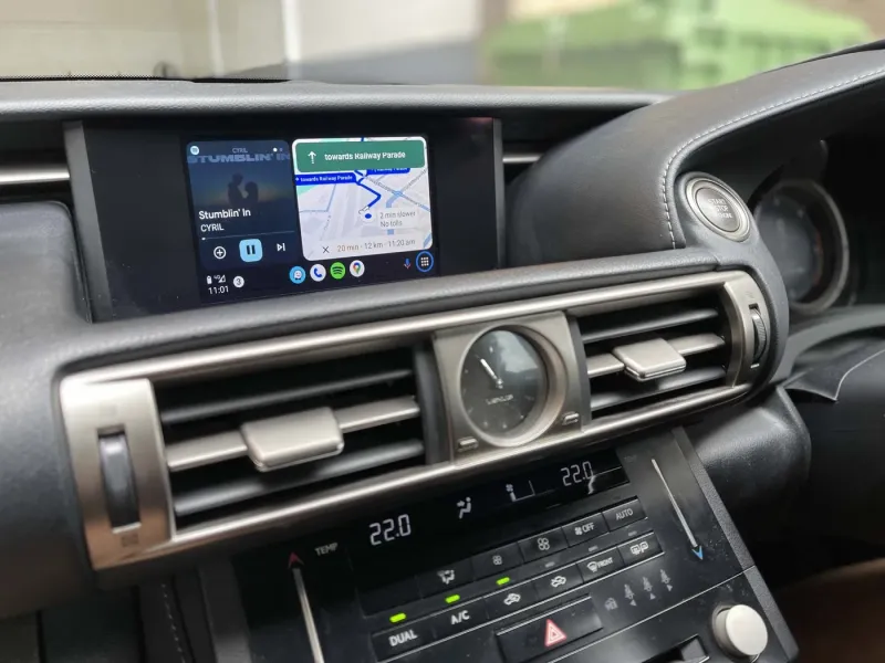Apple CarPlay & Android Auto — Lexus IS300h (2014) — photo 3