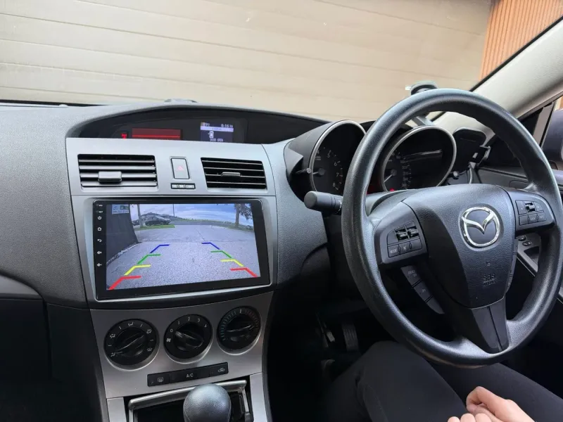 Apple CarPlay & Android Auto — Mazda 3 — photo 1
