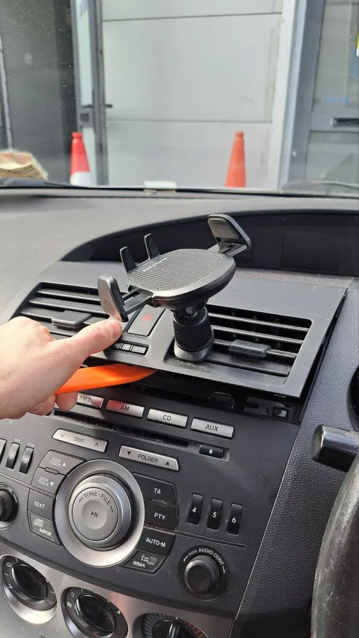 Apple CarPlay & Android Auto — Mazda 3 — photo 3