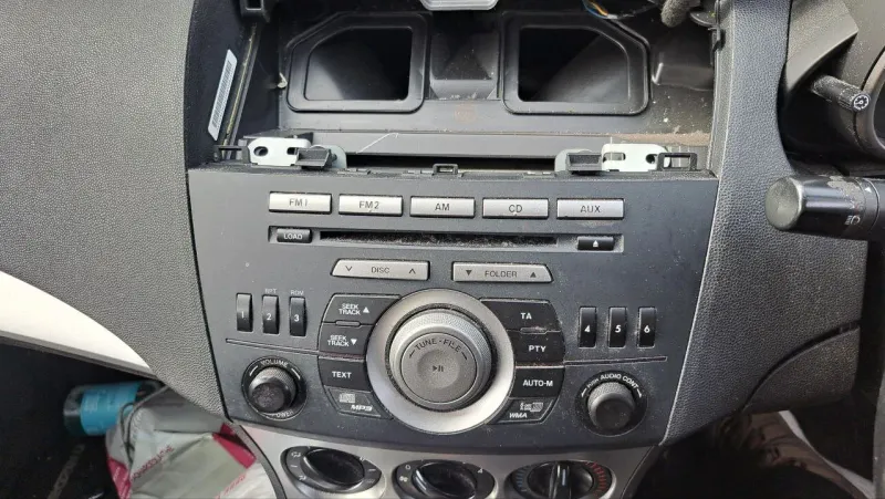 Apple CarPlay & Android Auto — Mazda 3 — photo 4