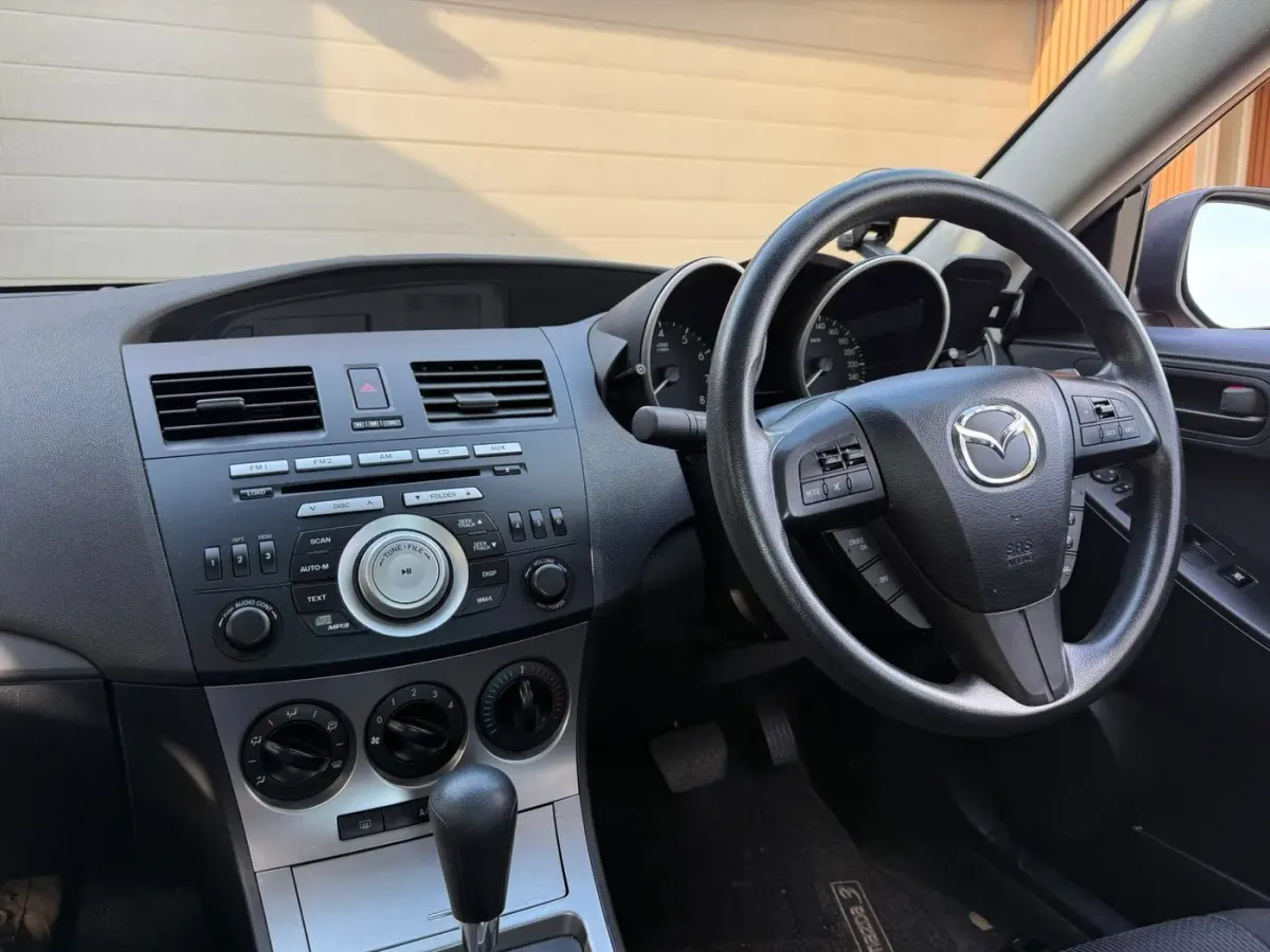 Apple CarPlay & Android Auto — Mazda 3 — before, factory system