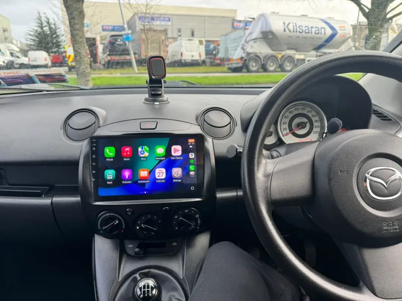 Apple CarPlay & Android Auto — Mazda Demio — photo 1