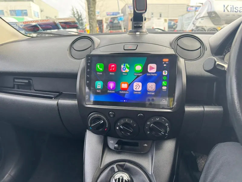 Apple CarPlay & Android Auto — Mazda Demio