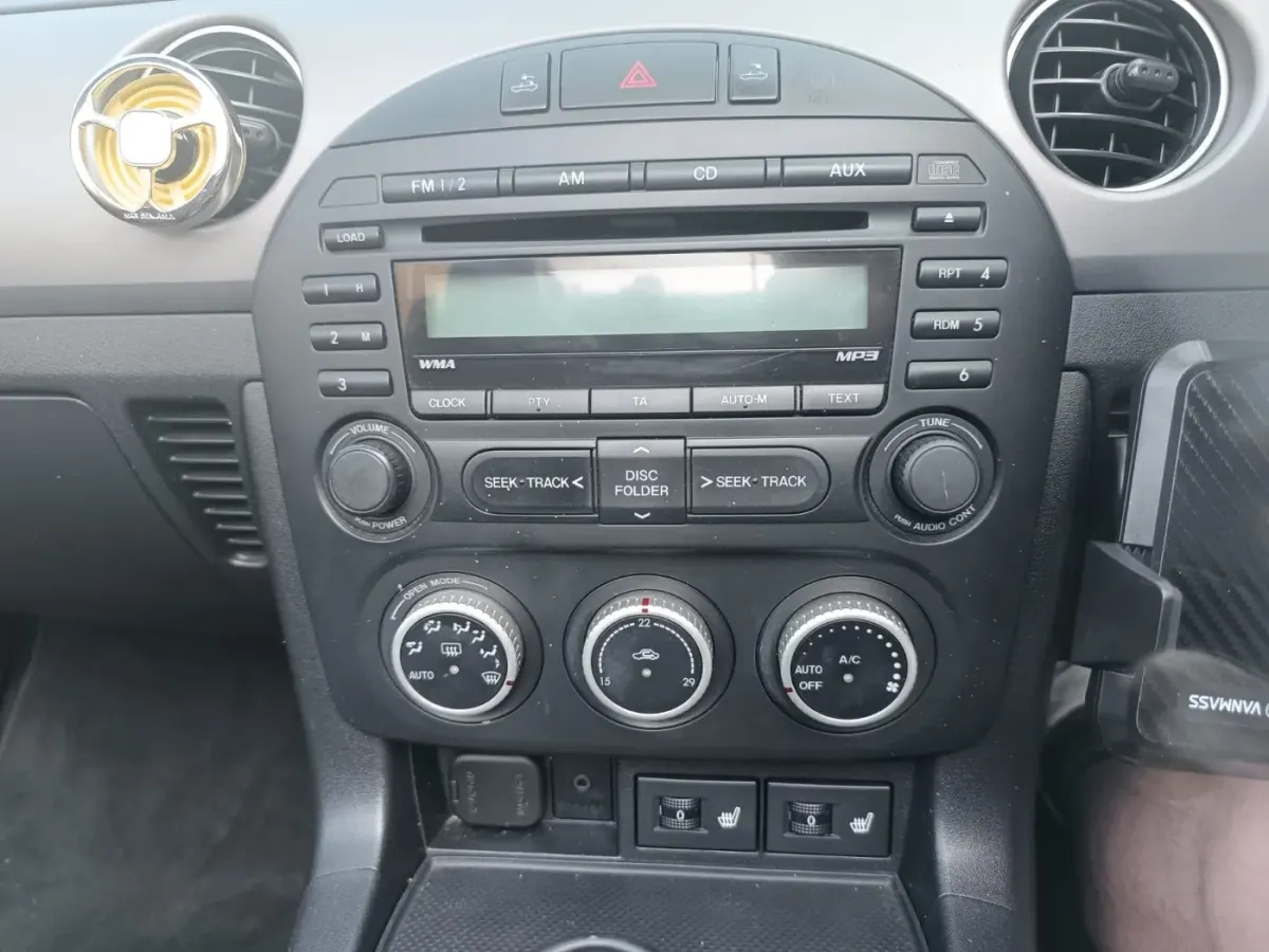 Apple CarPlay & Android Auto — Mazda MX5 — before, factory system