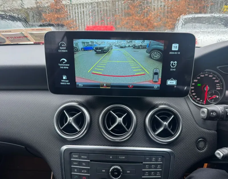 Apple CarPlay & Android Auto — Mercedes-Benz A Class A180 — photo 6