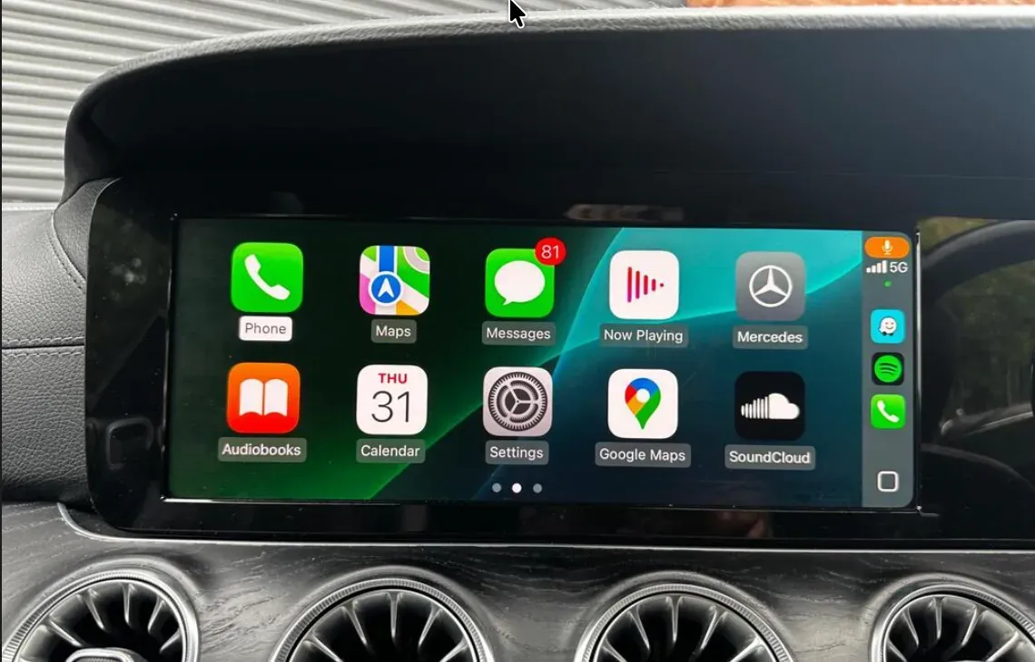 Apple CarPlay & Android Auto — Mercedes-Benz E - Class - E220d (2019) — photo 1