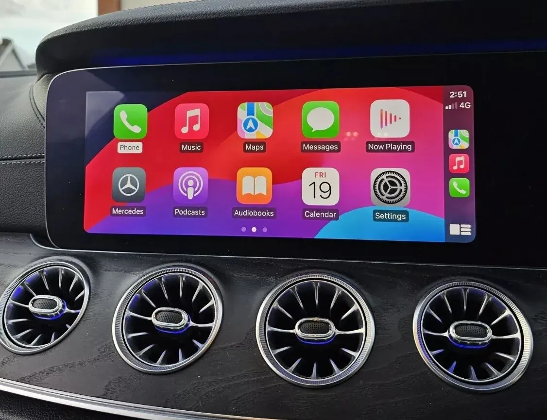 Apple CarPlay & Android Auto — Mercedes-Benz E - Class - E220d (2019) — photo 2