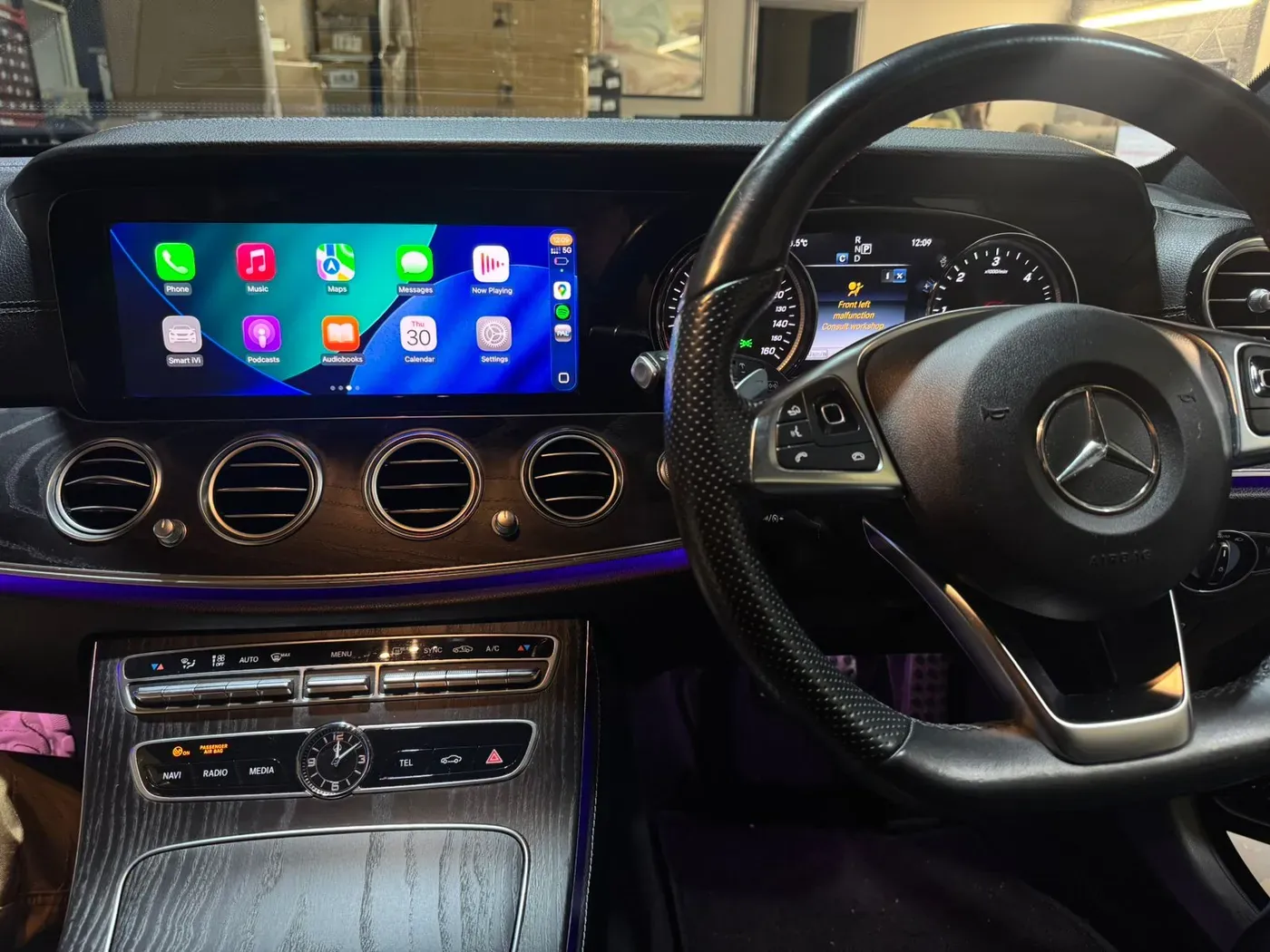 Apple CarPlay & Android Auto — Mercedes-Benz E - Class - E220d (2019) — photo 3