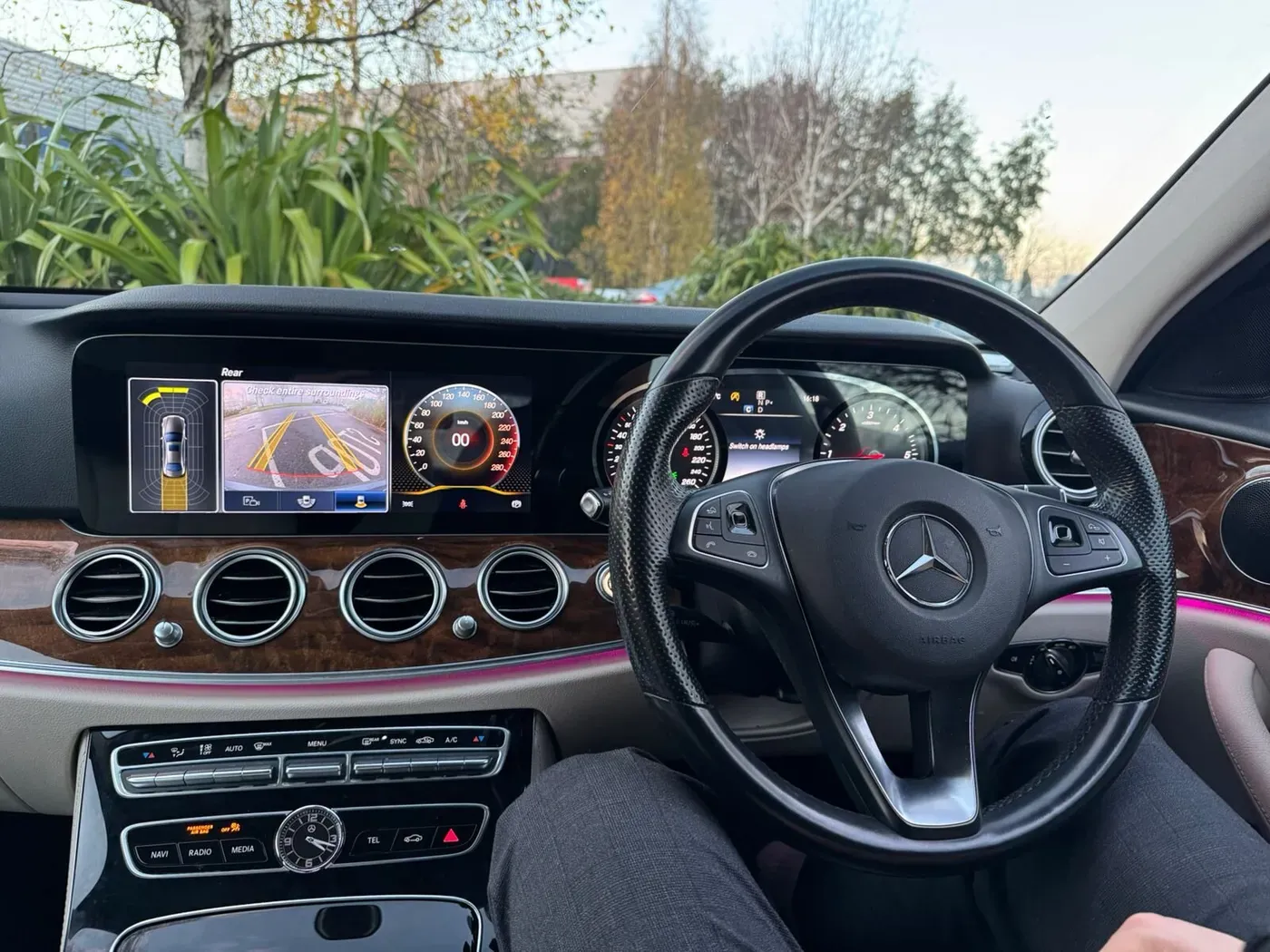 Apple CarPlay & Android Auto — Mercedes-Benz E - Class - E220d (2019) — photo 4