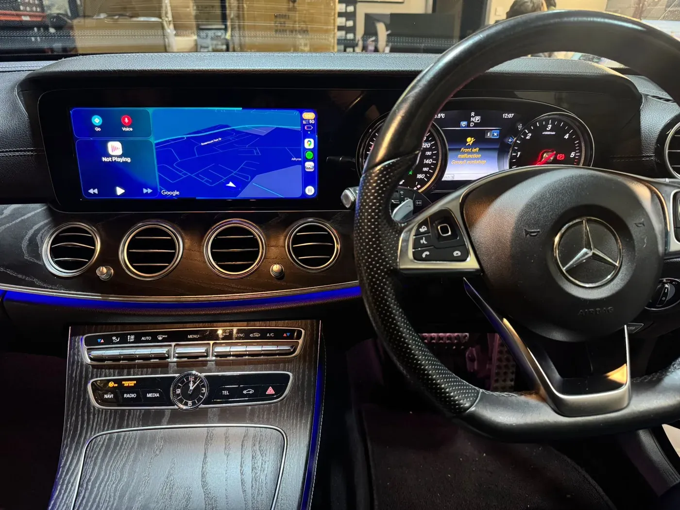 Apple CarPlay & Android Auto — Mercedes-Benz E - Class - E220d (2019) — photo 6