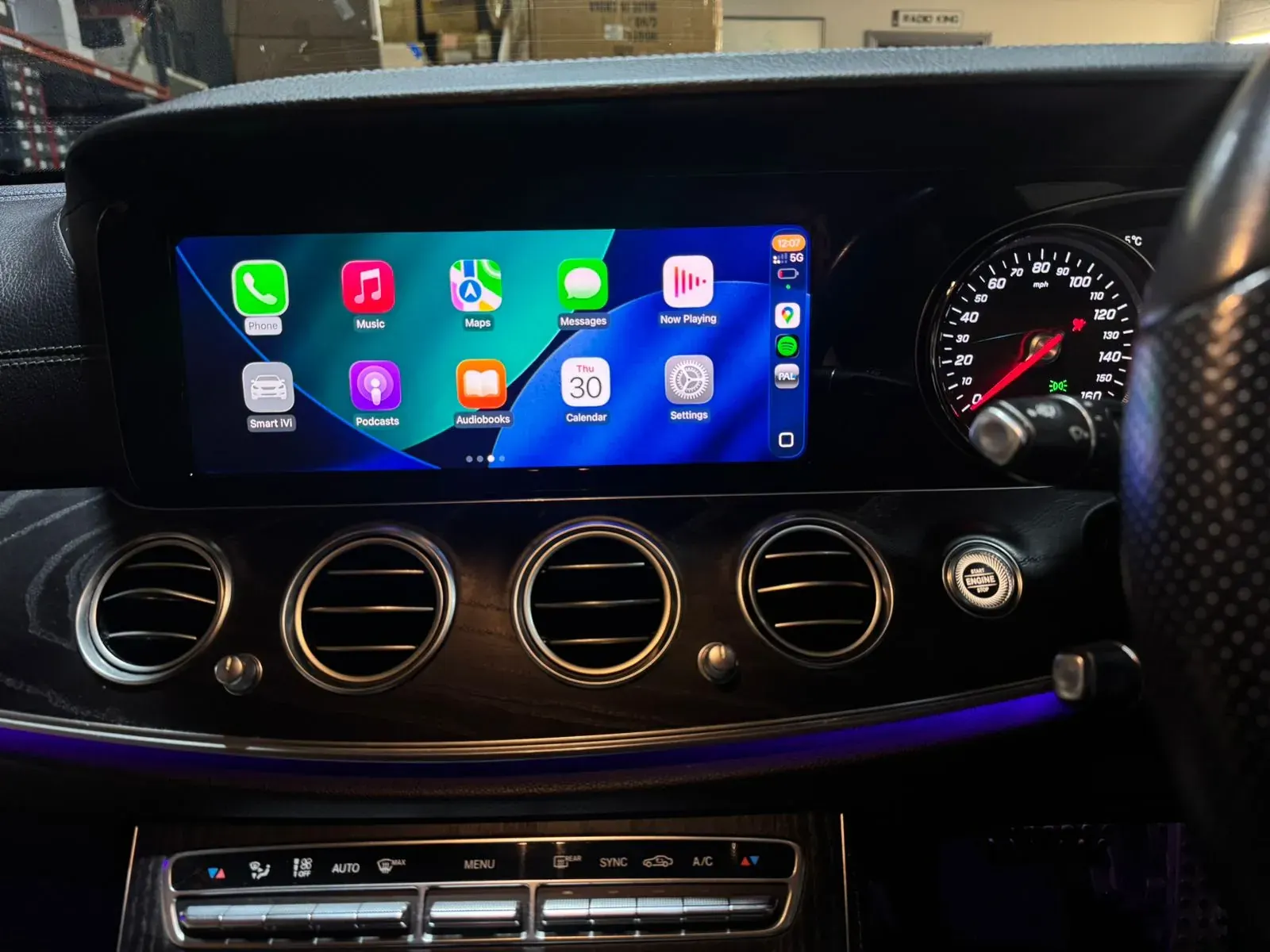 Apple CarPlay & Android Auto — Mercedes-Benz E - Class - E220d (2019) — after, new install