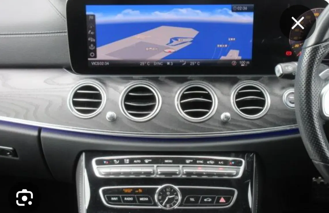 Apple CarPlay & Android Auto — Mercedes-Benz E - Class - E220d (2019) — before, factory system
